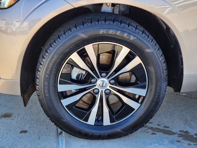 Used 2025 Volvo XC60 B5 Core image 17