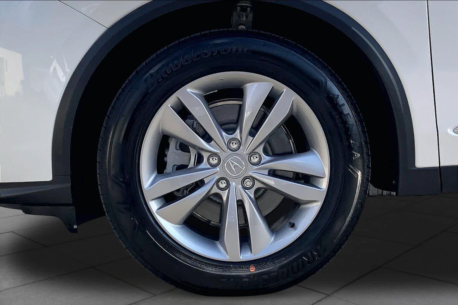 Used 2025 Acura MDX SH-AWD image 11