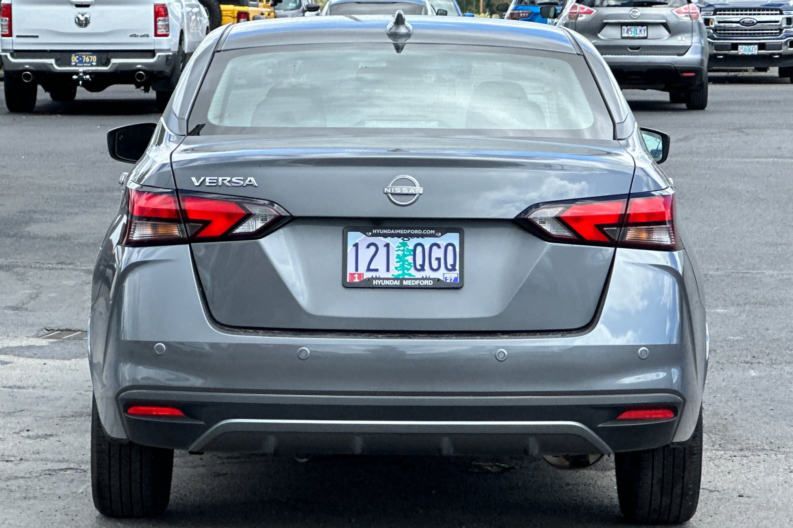 Used 2025 Nissan Versa SV FWD image 5