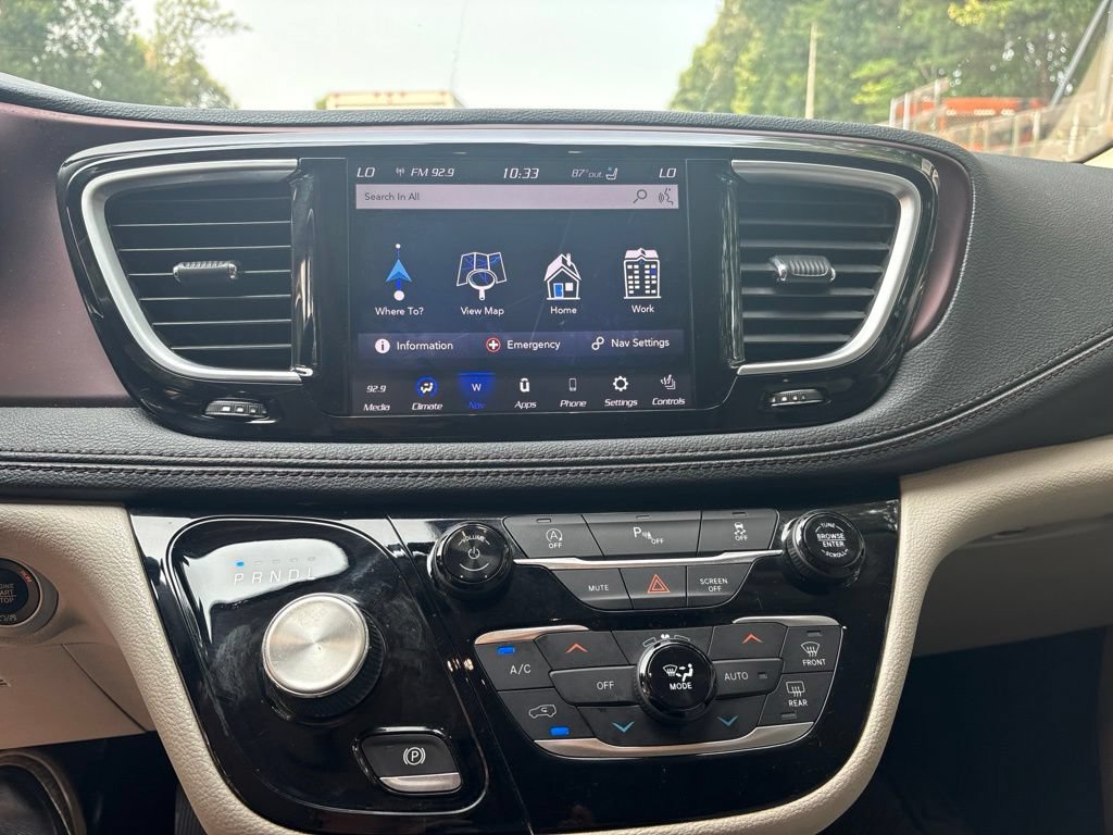 Used 2020 Chrysler Pacifica Limited FWD image 19