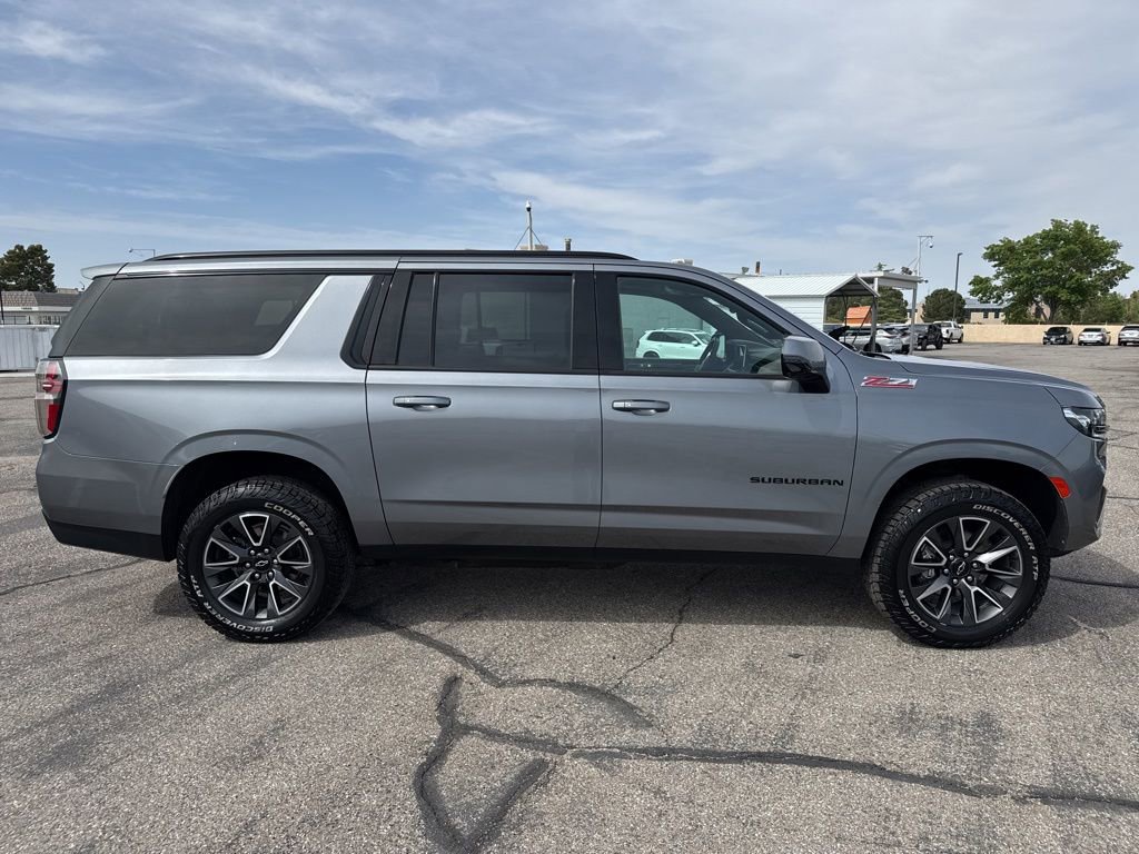 Used 2022 Chevrolet Suburban Z71 w/ Luxury Package AWD/4WD image 8