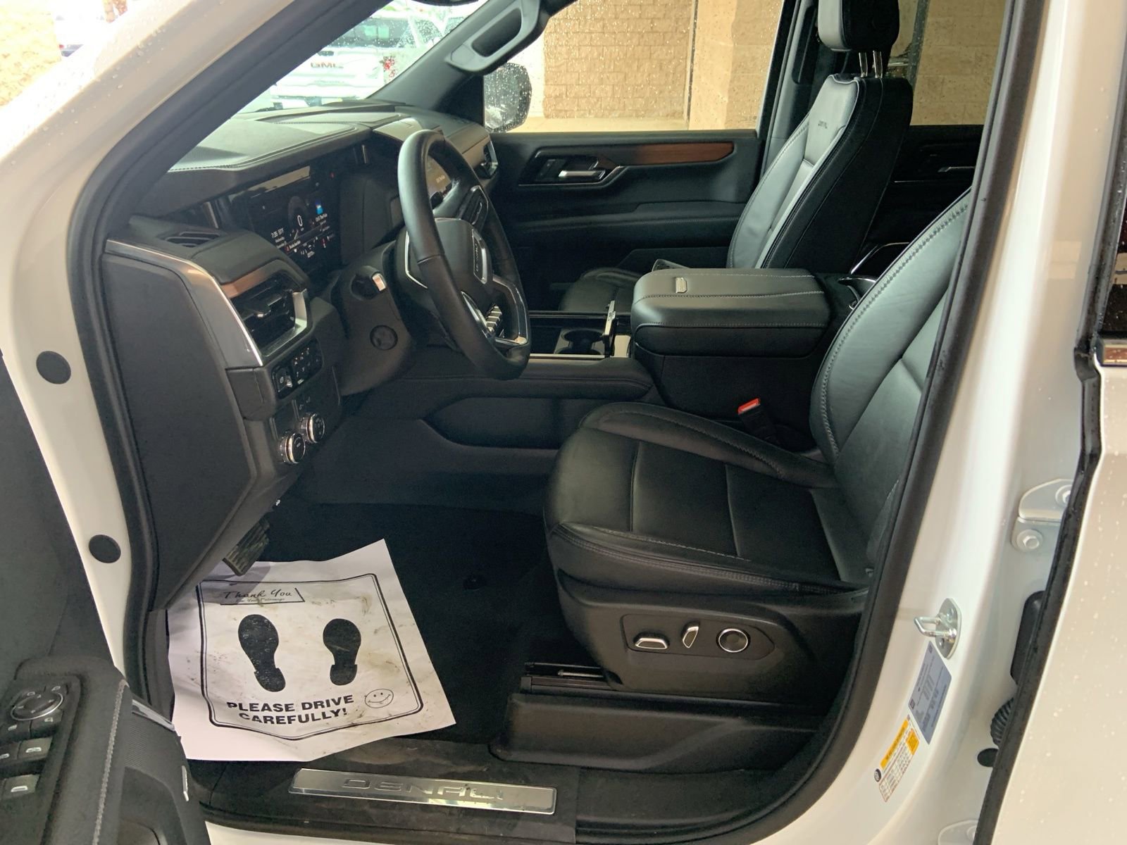 Certified 2025 GMC Yukon Denali image 16