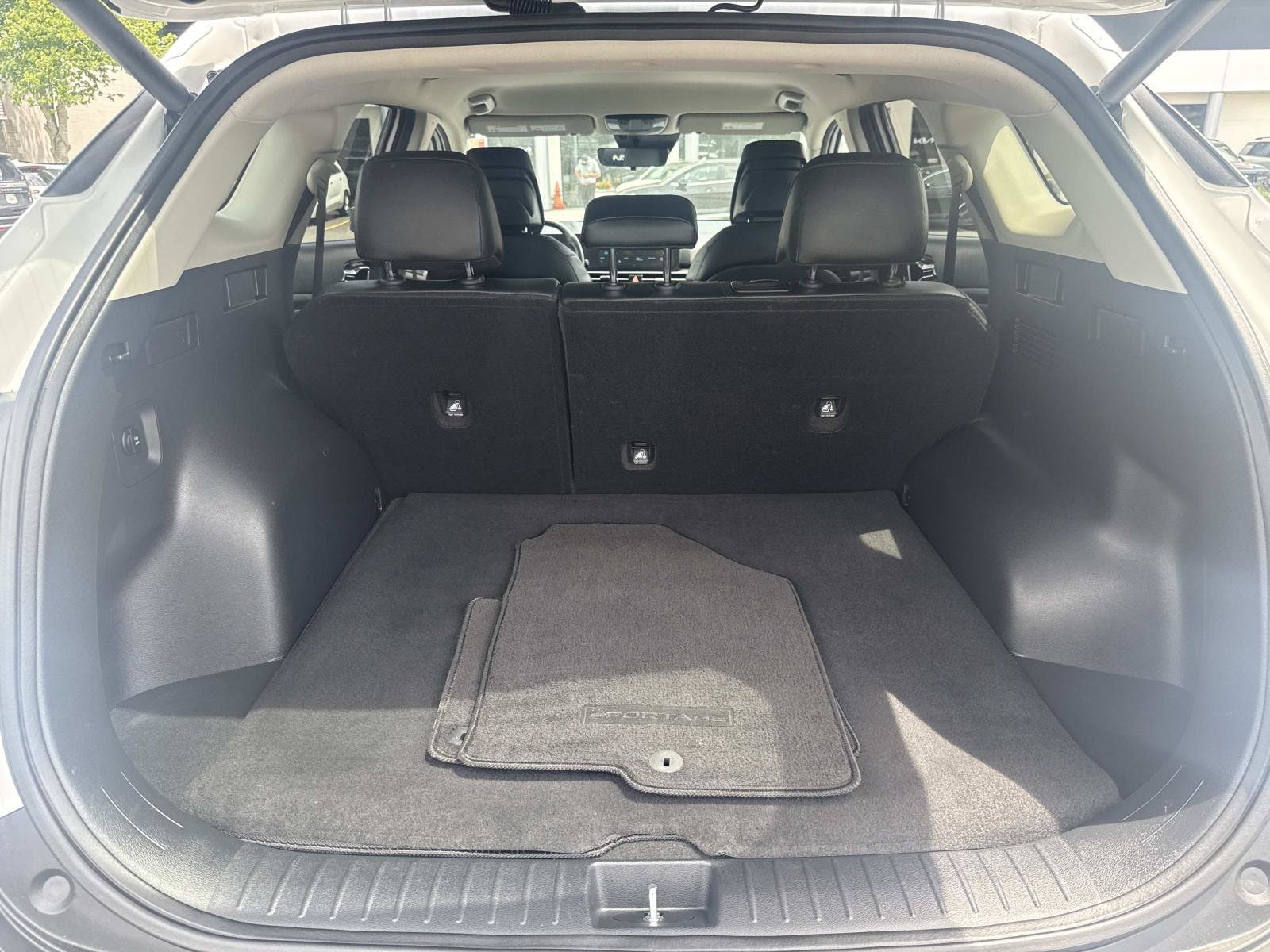 Used 2026 Kia Sportage EX FWD image 7