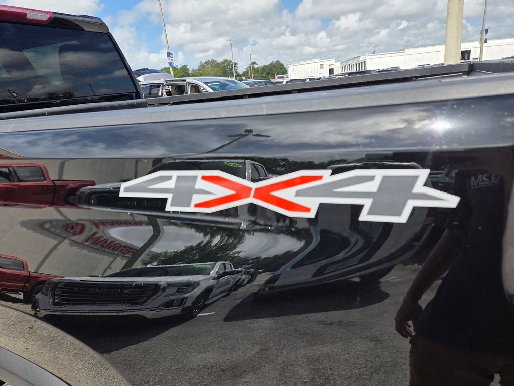 Used 2025 Chevrolet Silverado 2500 LT w/ Convenience Package AWD/4WD image 12