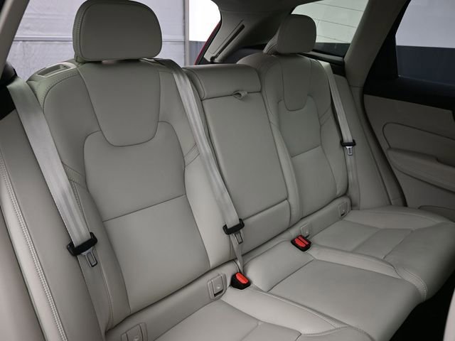 Used 2023 Volvo XC60 B5 Ultimate image 32