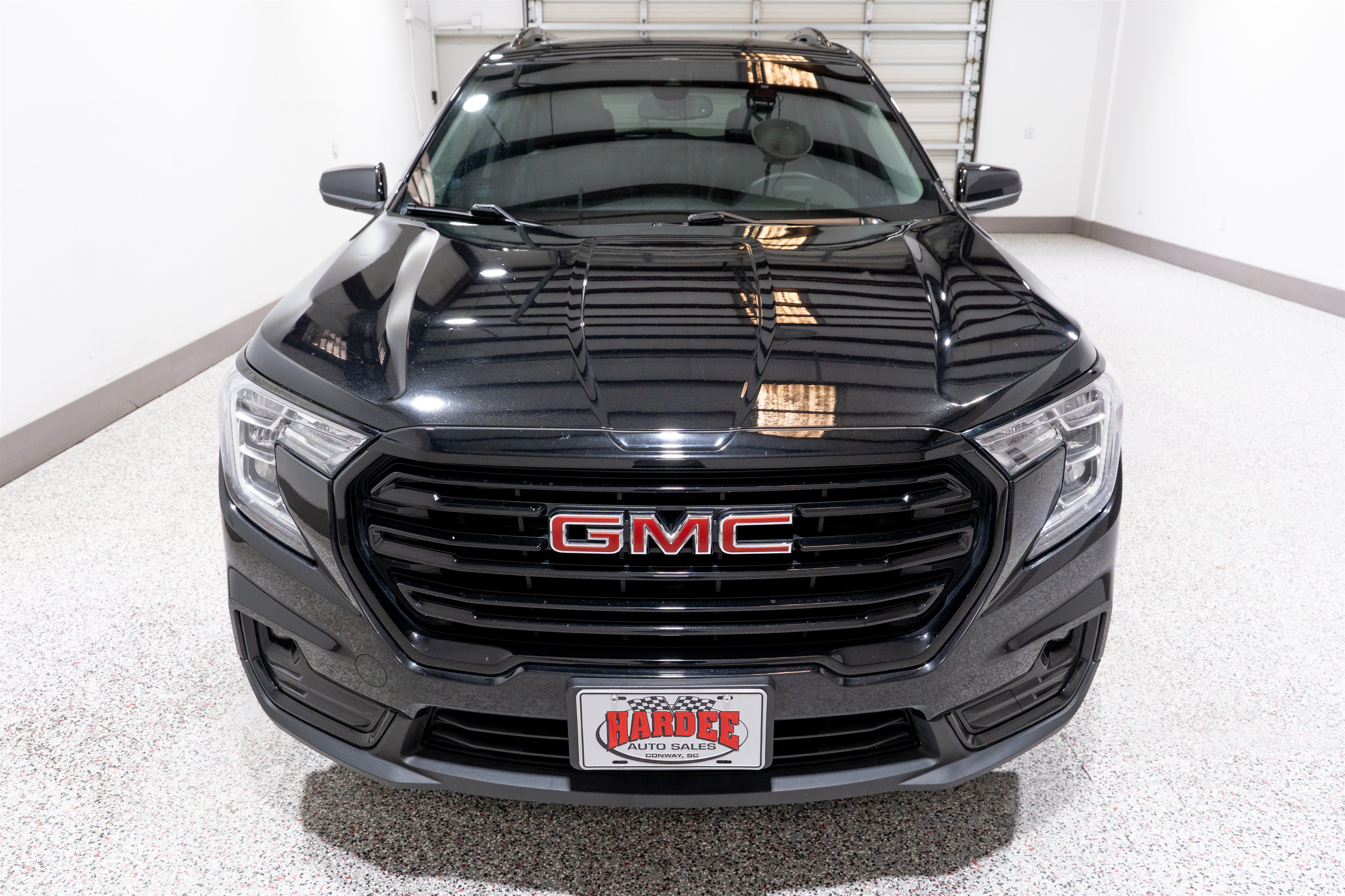 Used 2024 GMC Terrain SLT w/ Infotainment Package II FWD image 7