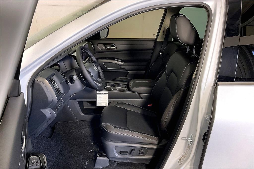 New 2026 Nissan Pathfinder SL image 16