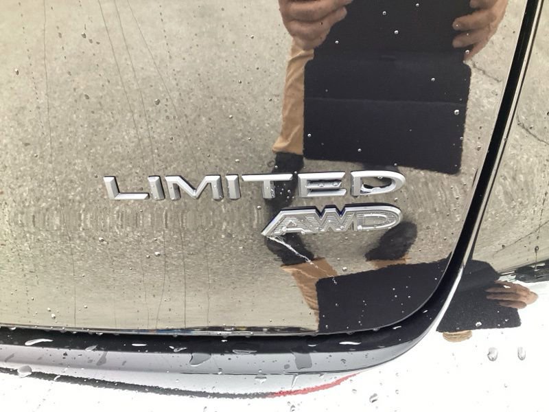 New 2026 Chrysler Pacifica Limited w/ S Appearance Package AWD/4WD image 12