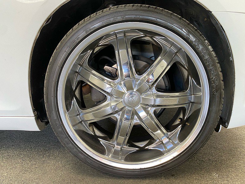 Used 2013 Chrysler 300 image 25