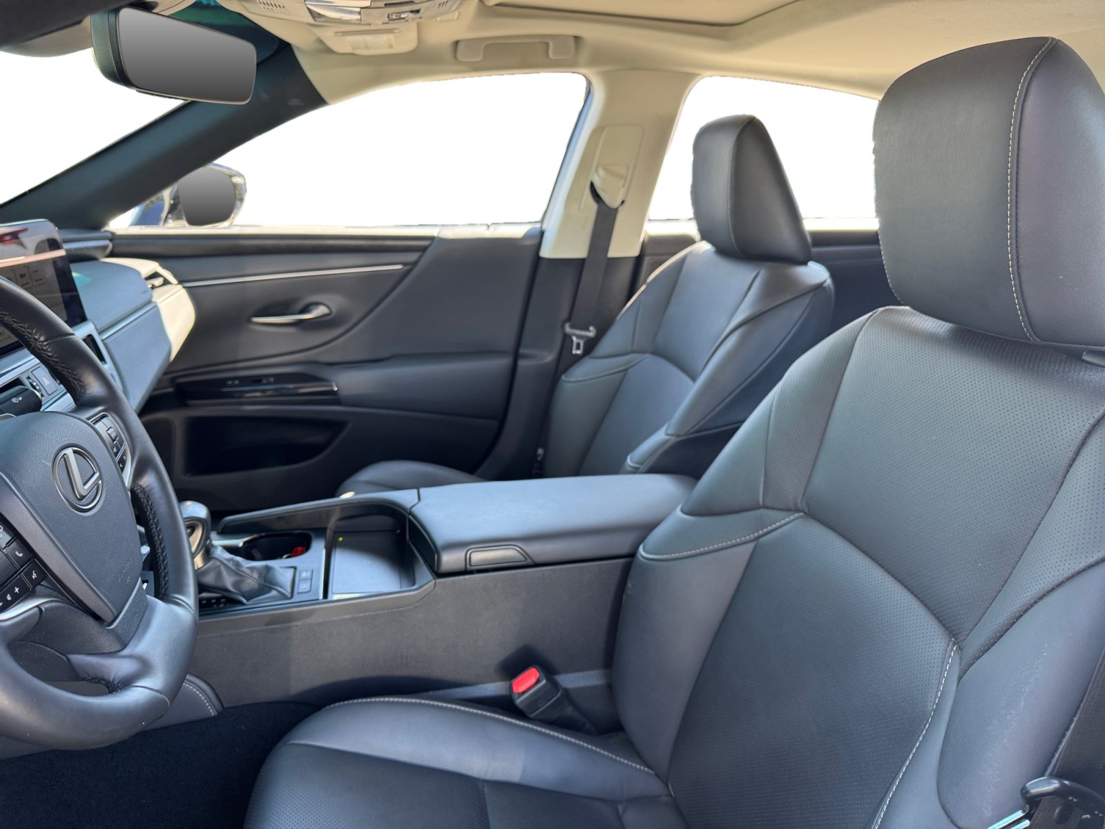 Used 2024 Lexus ES 300h w/ Premium Package FWD image 9