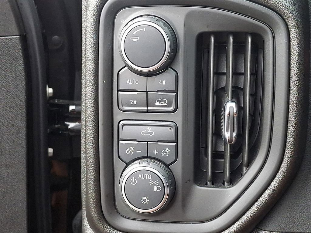 Used 2025 Chevrolet Silverado 1500 Custom image 24
