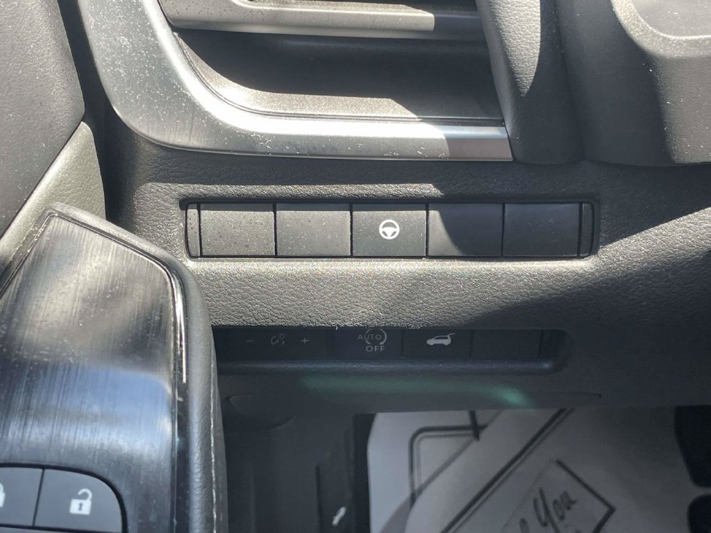 Used 2025 Nissan Rogue SV FWD image 26