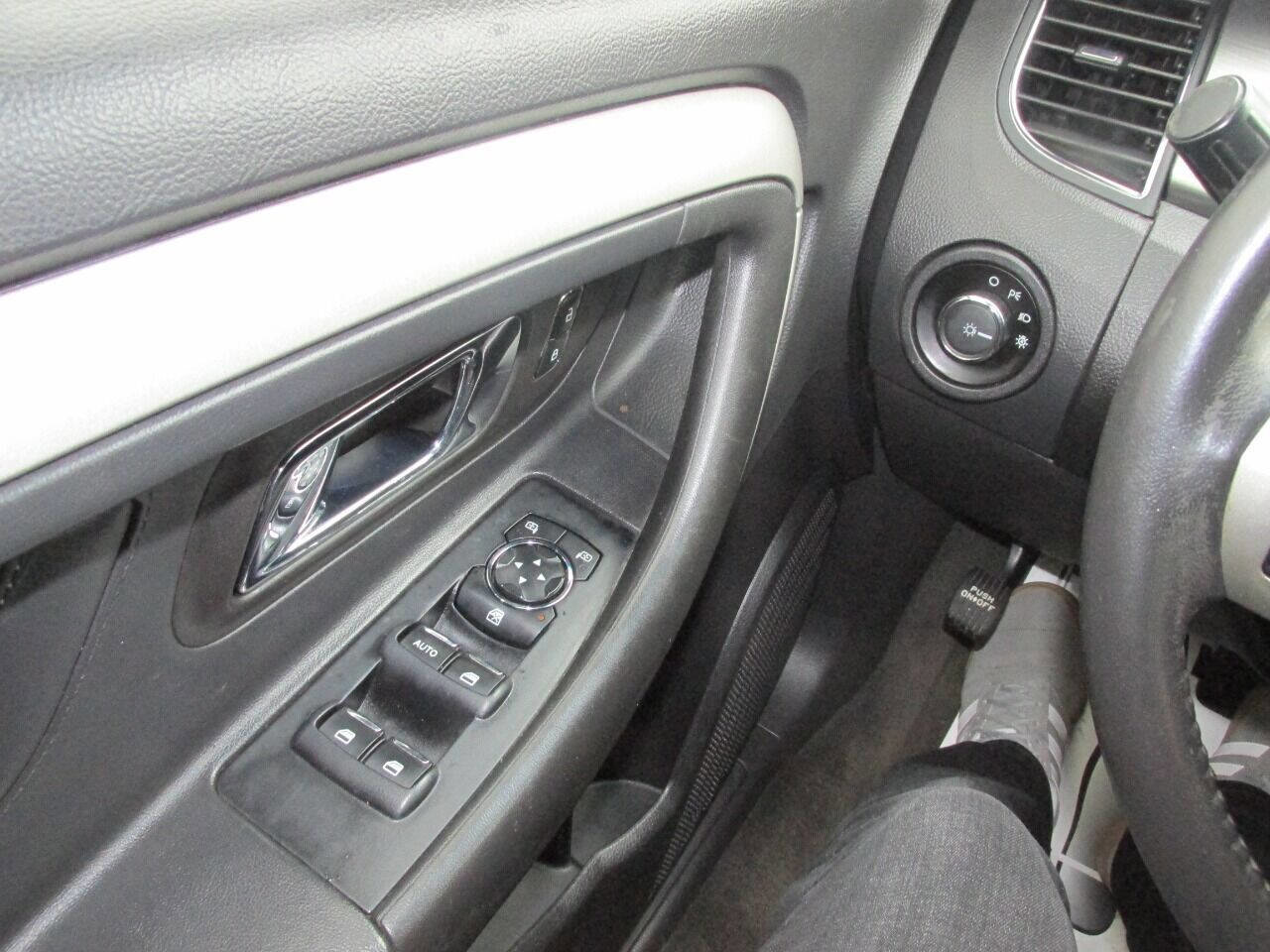 Used 2013 Ford Taurus SEL image 44