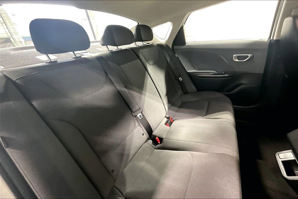 Used 2025 Kia K4 LXS image 35