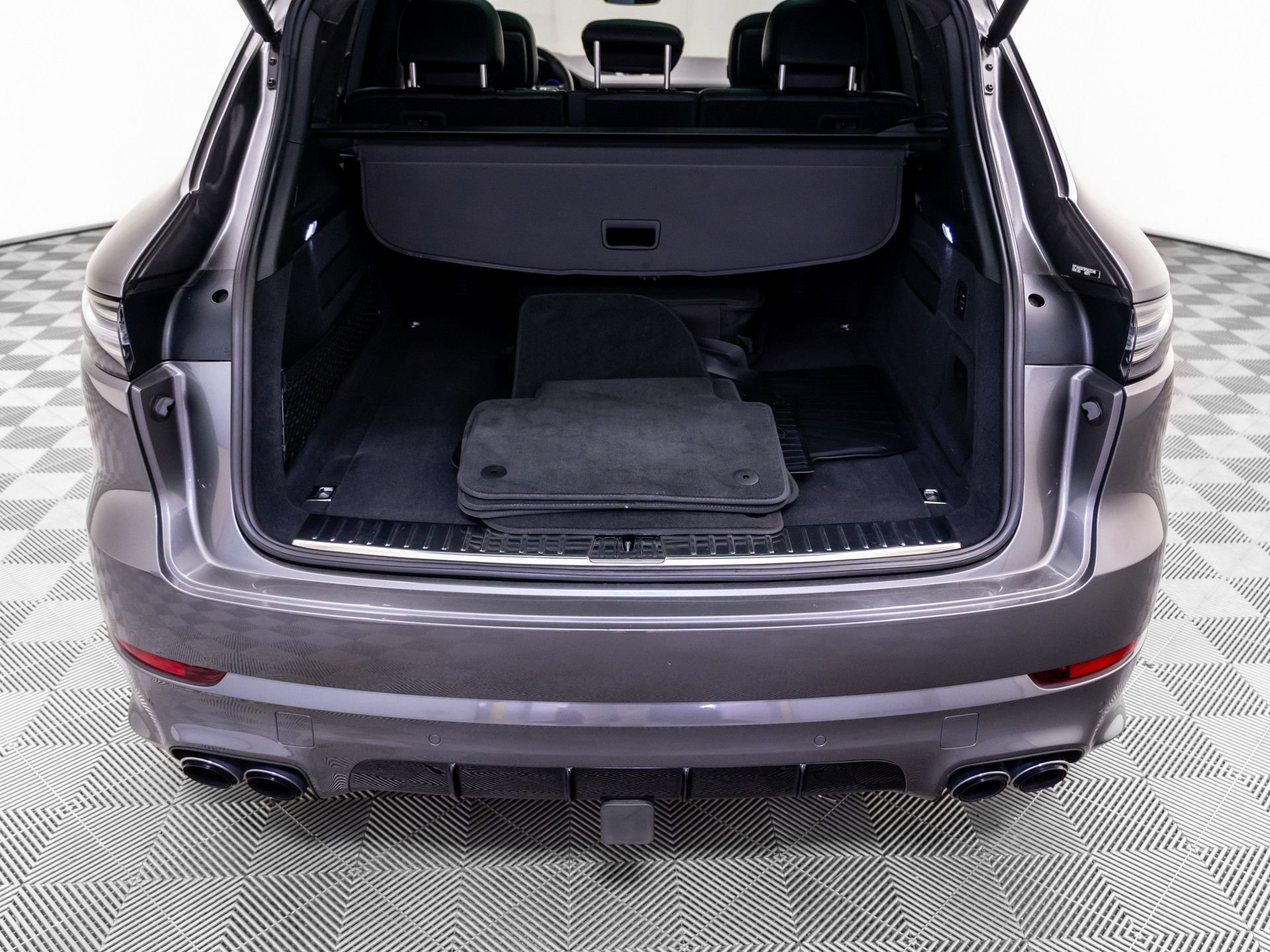 Used 2023 Porsche Cayenne Turbo S AWD/4WD image 29