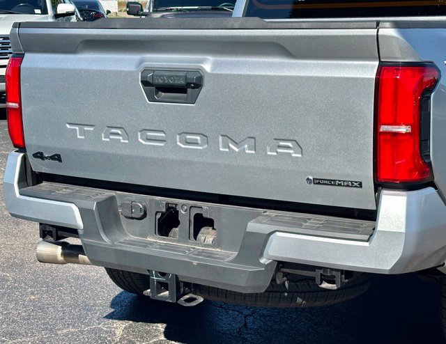 Used 2025 Toyota Tacoma TRD Off-Road AWD/4WD image 16