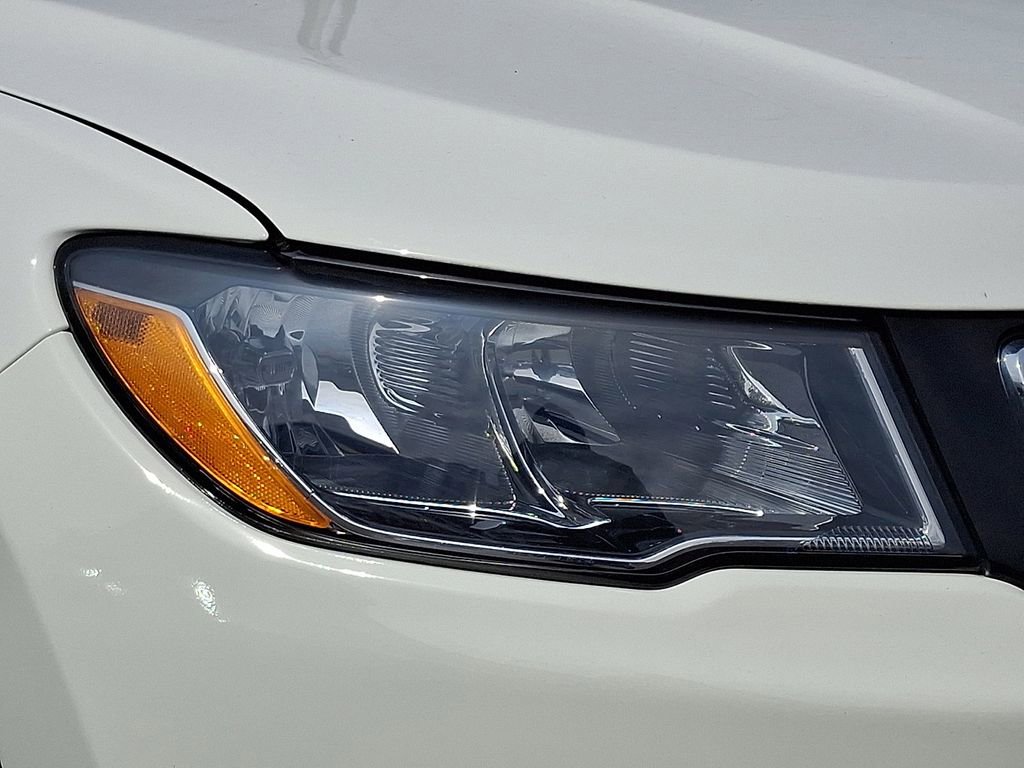 Used 2019 Jeep Compass Latitude w/ Cold Weather Group image 9