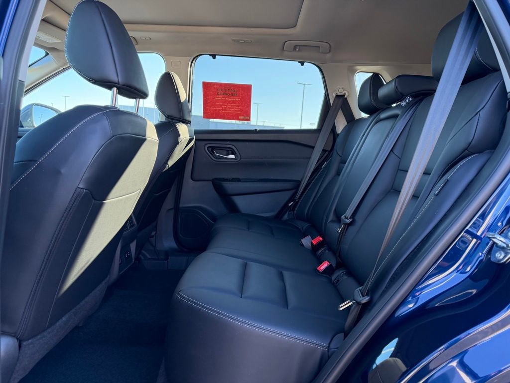 Used 2024 Nissan Rogue SL w/ SL Premium Package image 16