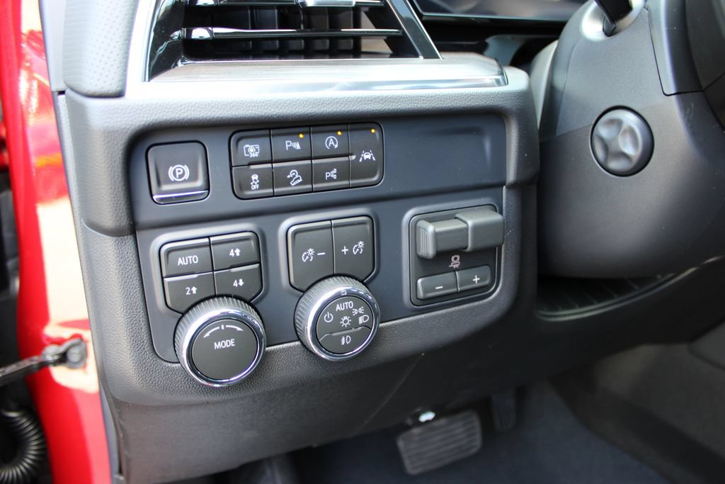 New 2026 Chevrolet Tahoe Premier w/ Sun And Tow Package AWD/4WD image 17