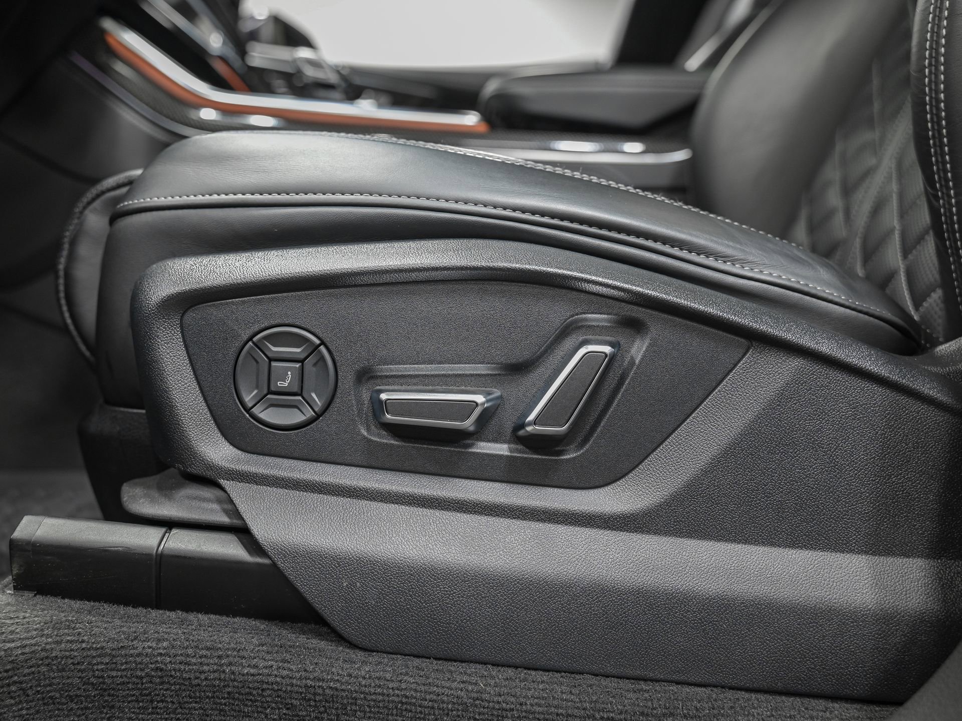 Used 2023 Audi SQ8 Prestige w/ Prestige Package image 14