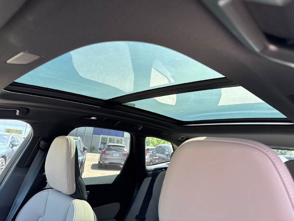 New 2026 Volvo XC60 T8 Plus w/ Climate Package AWD/4WD image 7