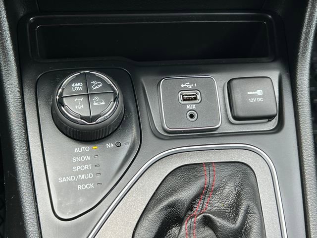 Used 2022 Jeep Cherokee Trailhawk w/ Sun, Sound & Nav Group AWD/4WD image 31