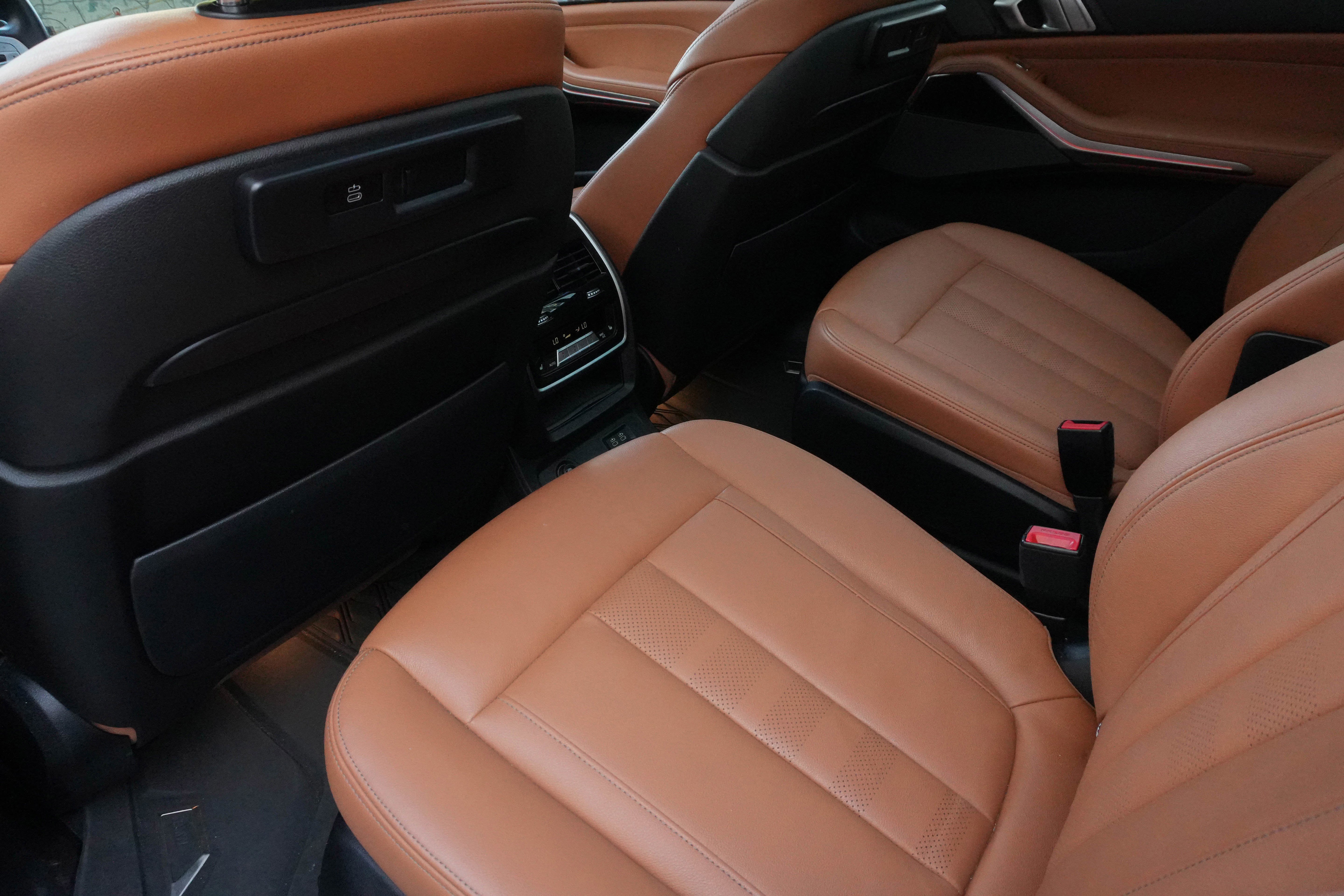 Used 2020 BMW X7 xDrive40i w/ Cold Weather Package image 35