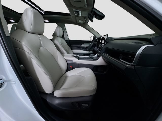 Used 2025 Toyota Grand Highlander AWD image 30