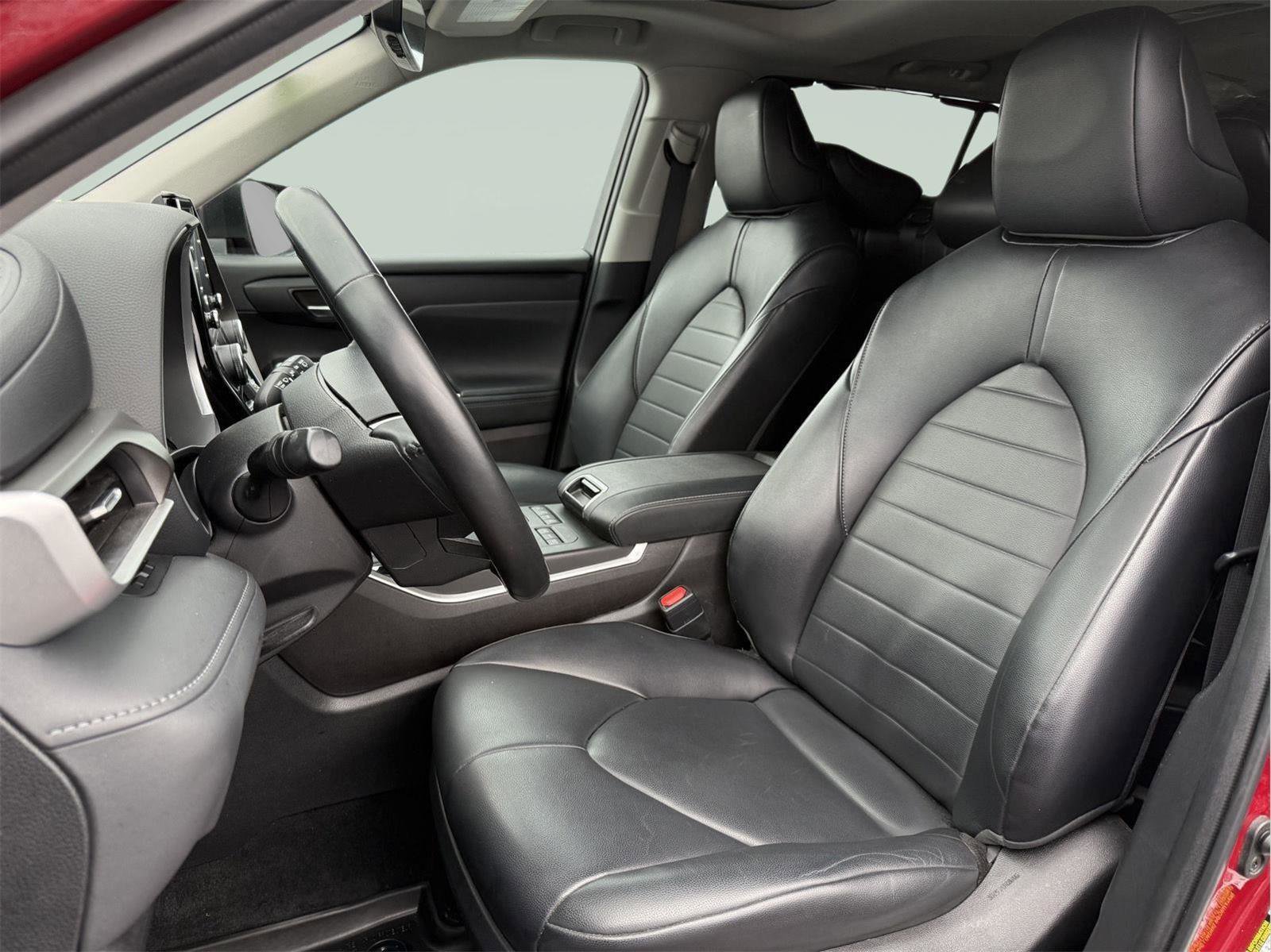 Used 2022 Toyota Highlander XLE image 12