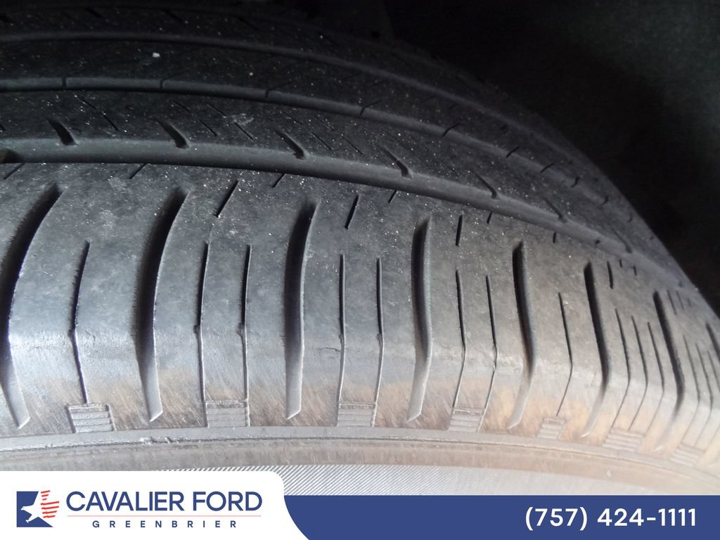 Used 2024 Ford Explorer XLT RWD image 14