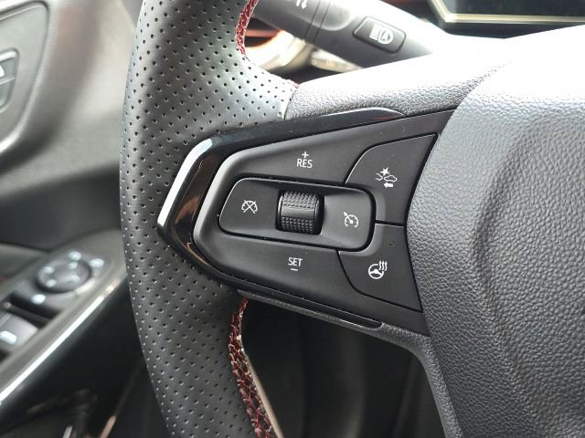 Used 2025 Chevrolet Trax RS w/ Sunroof Package FWD image 30