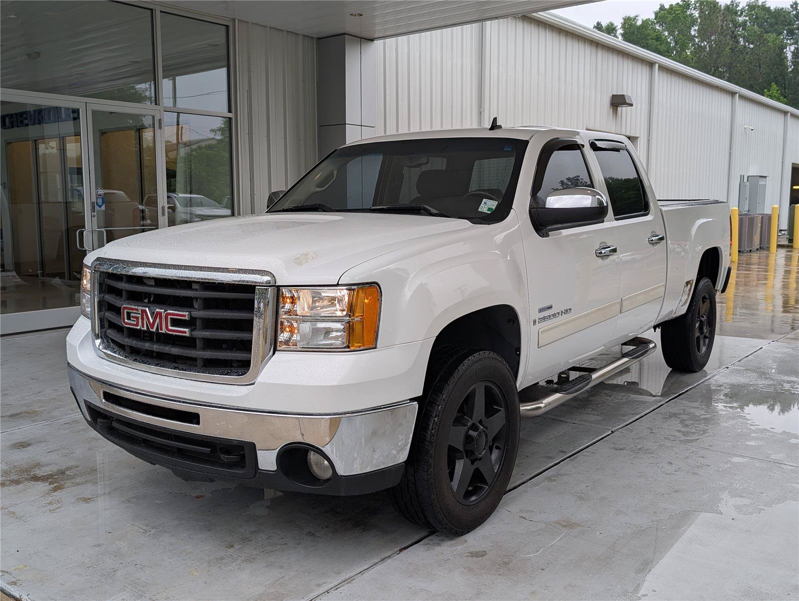 Used 2007 GMC Sierra 2500 SLE w/ EZ-Lift Tailgate Package RWD image 2