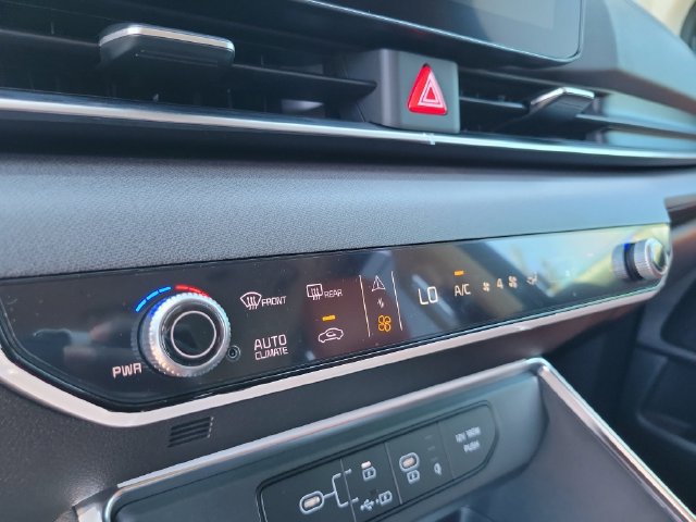 New 2026 Kia Carnival EX FWD image 28