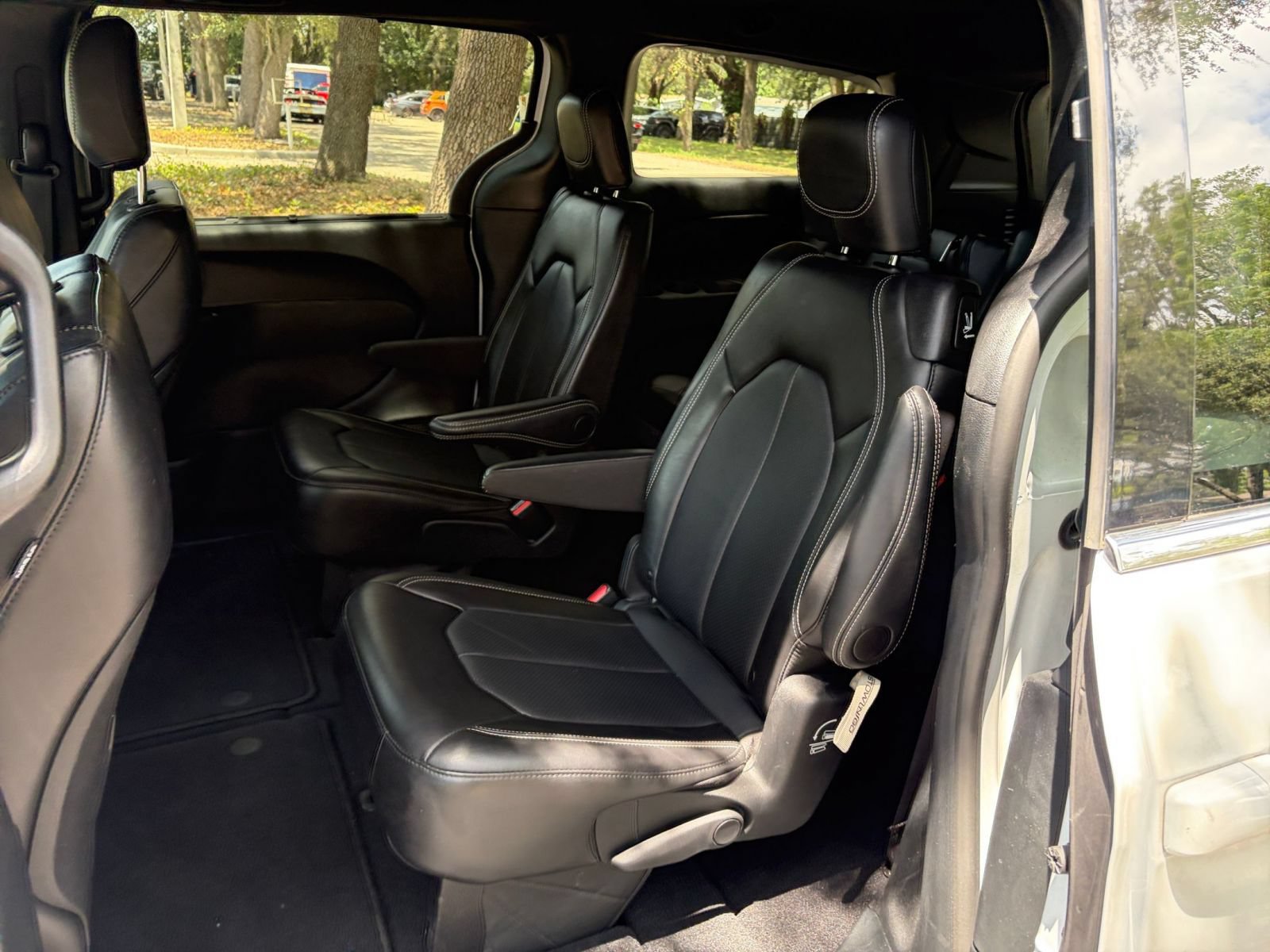 Used 2025 Chrysler Pacifica Select FWD image 39