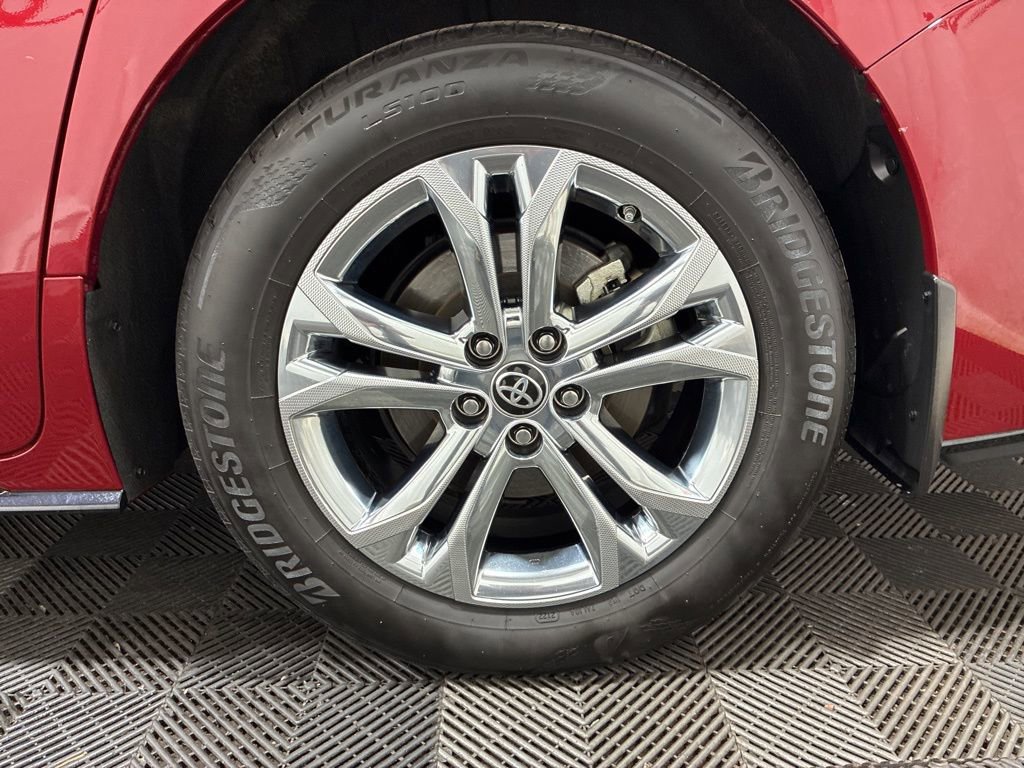 Used 2022 Toyota Sienna XSE image 34