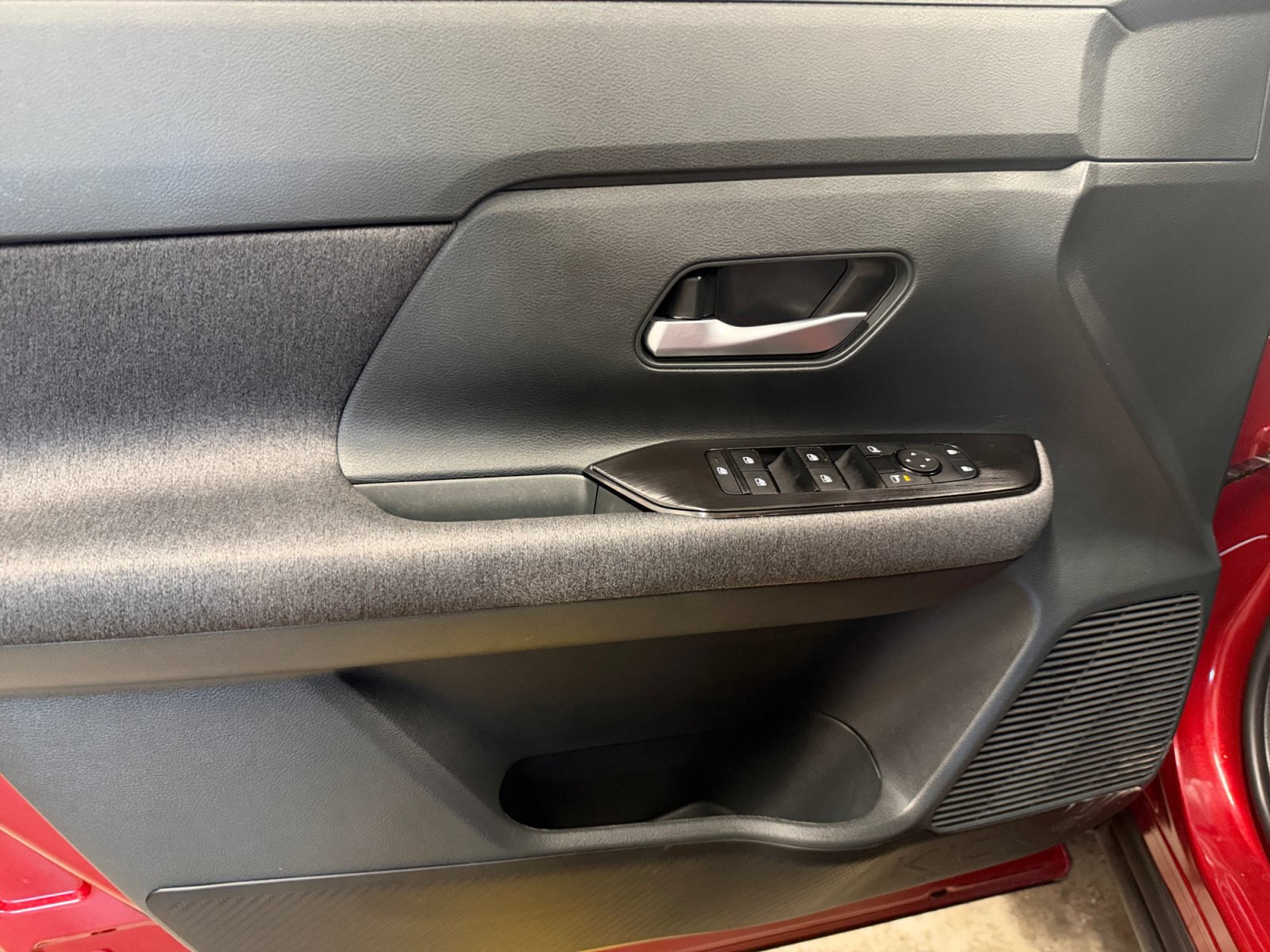 Used 2025 Nissan Kicks SV FWD image 25
