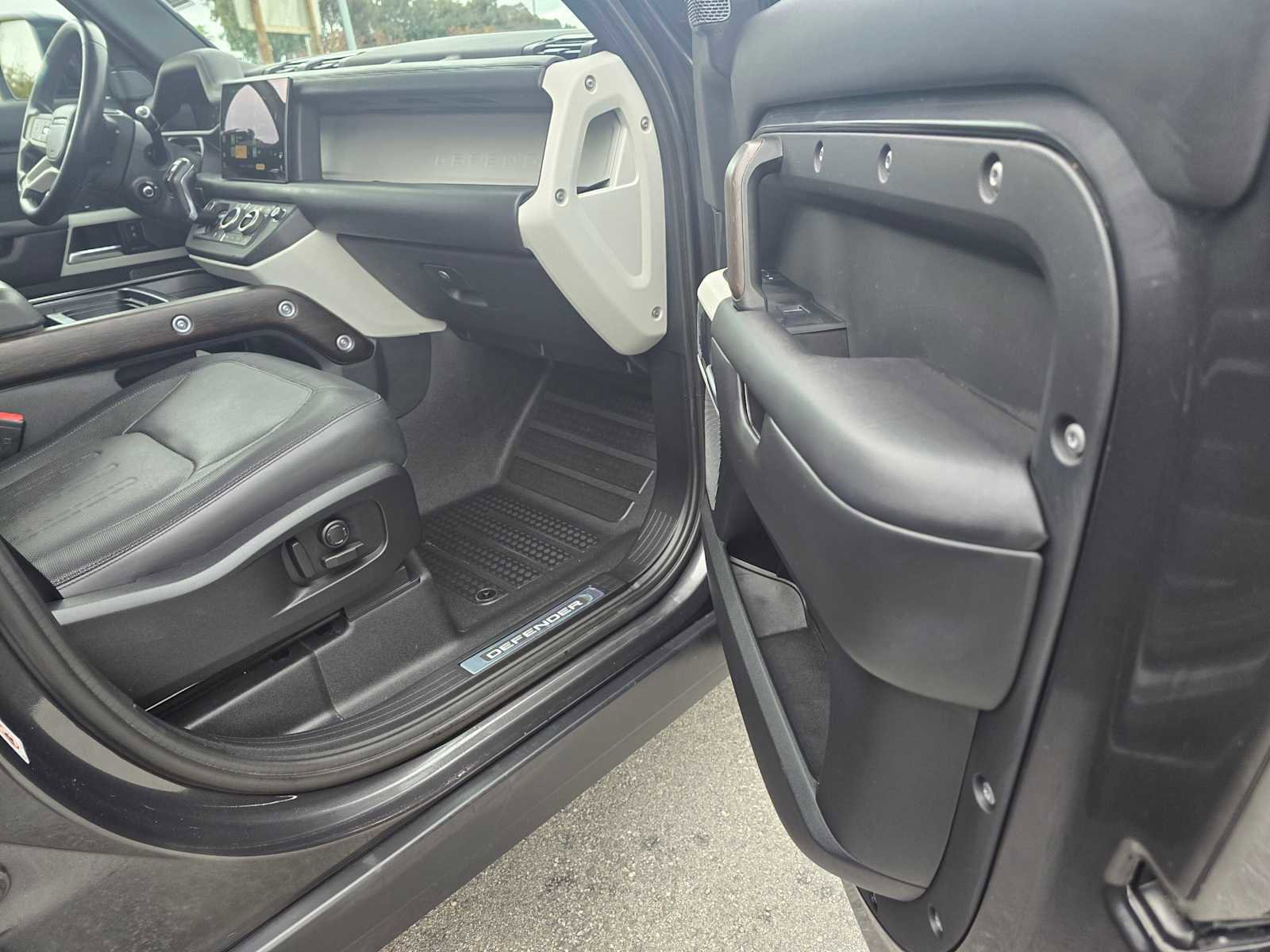 Used 2022 Land Rover Defender 110 X-Dynamic HSE image 10