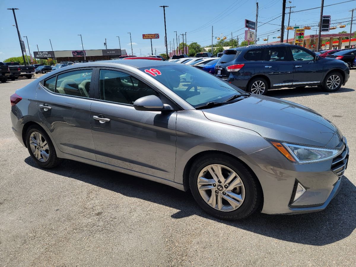 Used 2019 Hyundai Elantra SEL image 3