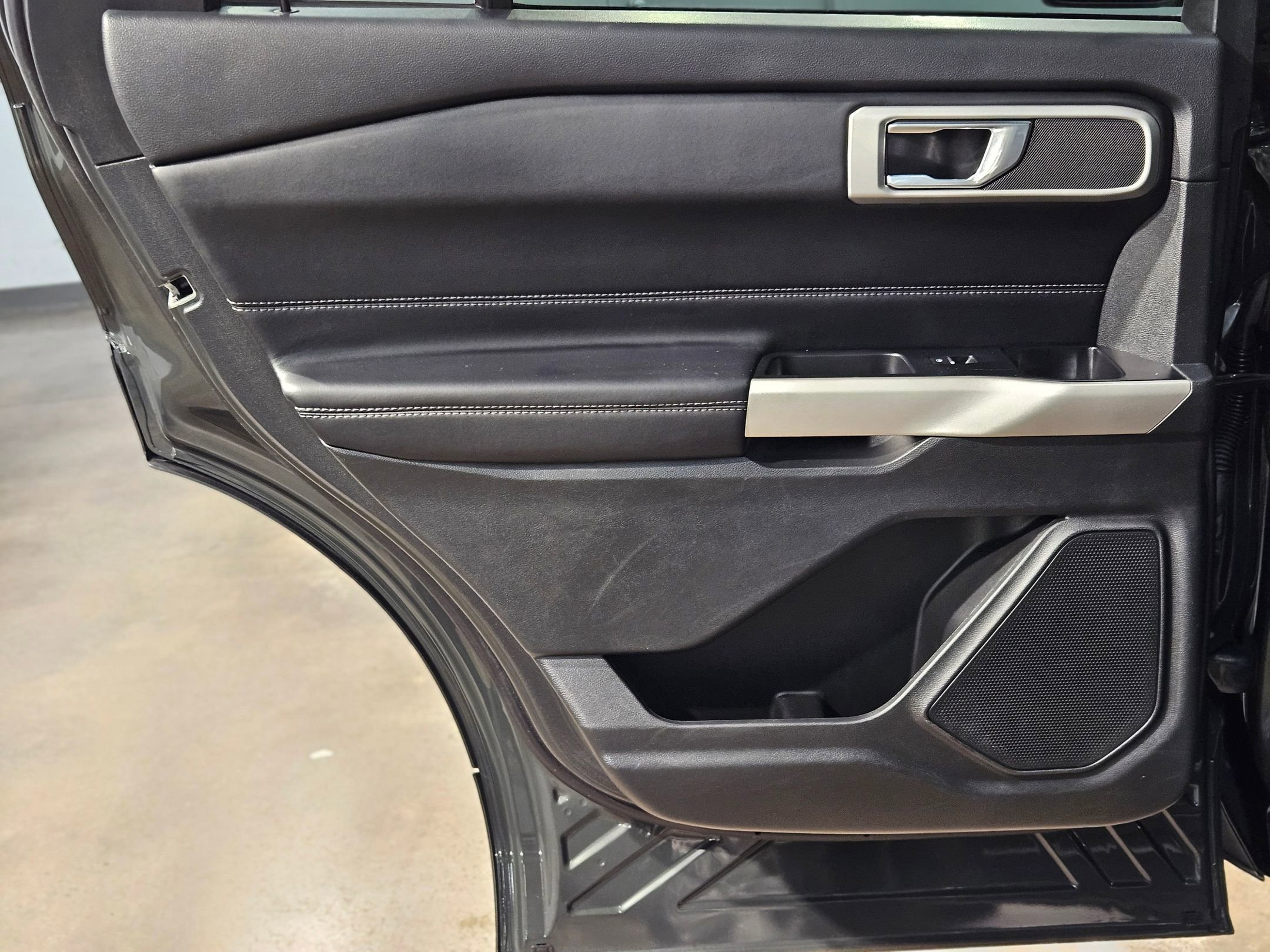 Used 2023 Ford Explorer XLT image 33