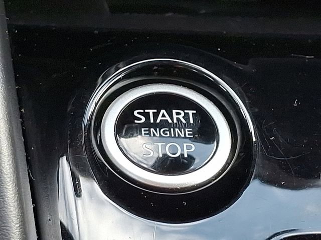 Used 2025 Nissan Versa SV image 25