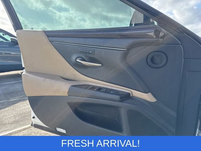 Used 2019 Lexus ES 350 w/ Premium Package image 6