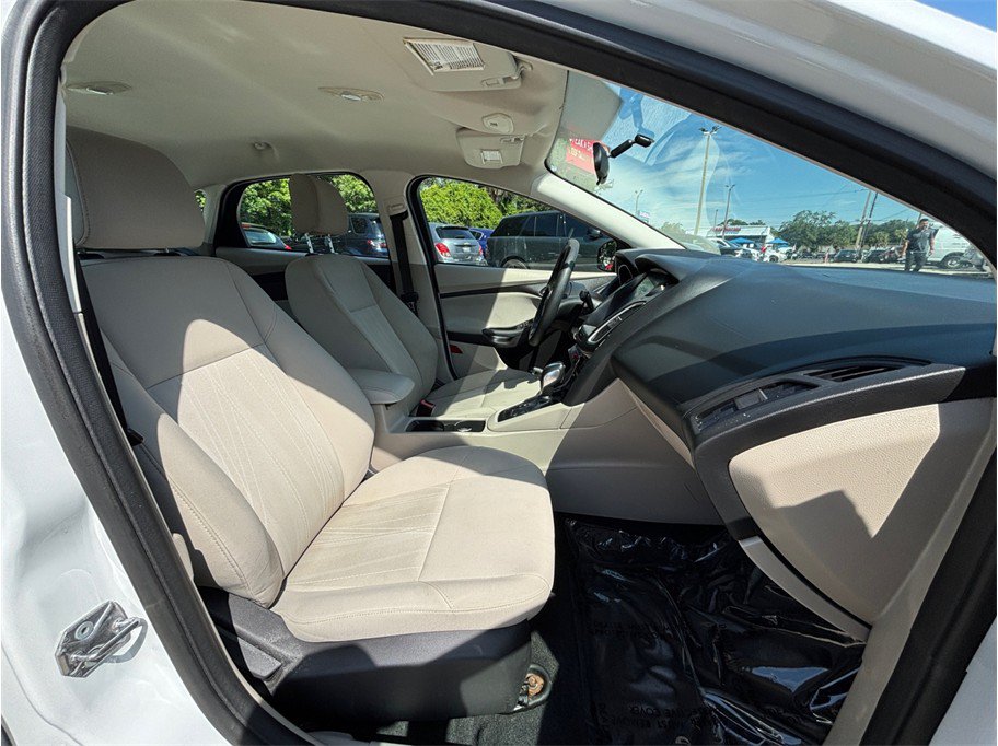 Used 2015 Ford Focus SE FWD image 31