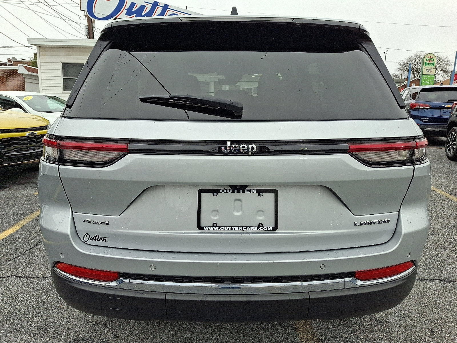Used 2023 Jeep Grand Cherokee Laredo AWD/4WD image 4