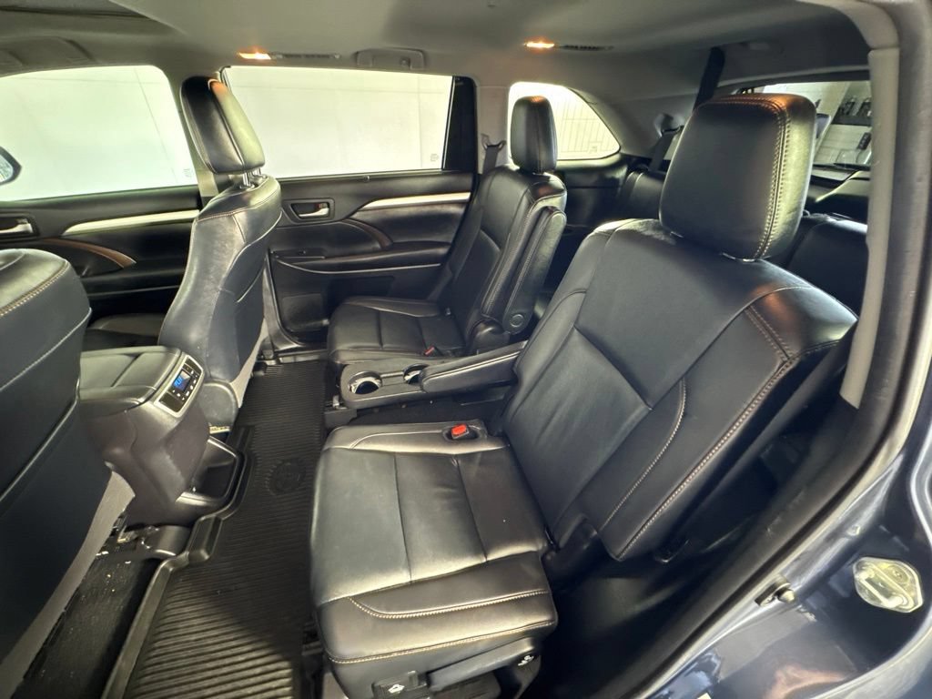 Used 2019 Toyota Highlander XLE AWD/4WD image 34