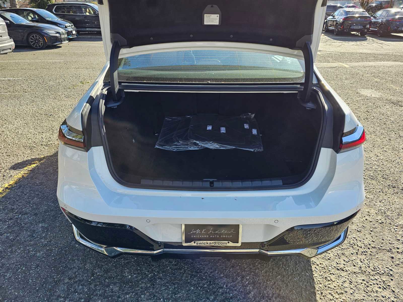 New 2024 BMW i7 xDrive60 image 13