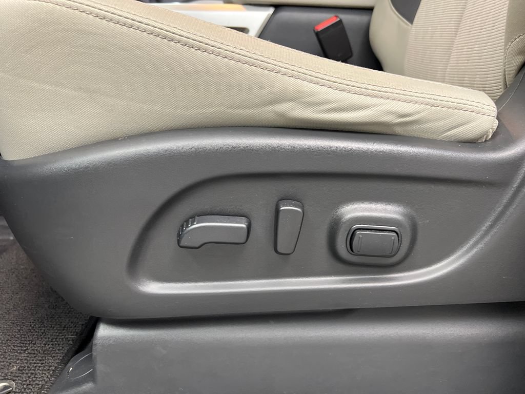 Used 2024 Nissan Titan SV w/ SV Convenience Package AWD/4WD image 13
