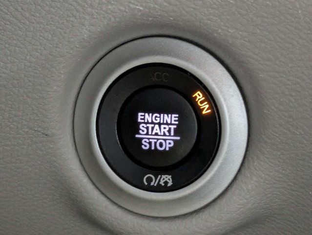 Used 2023 Chrysler Pacifica Touring-L FWD image 30