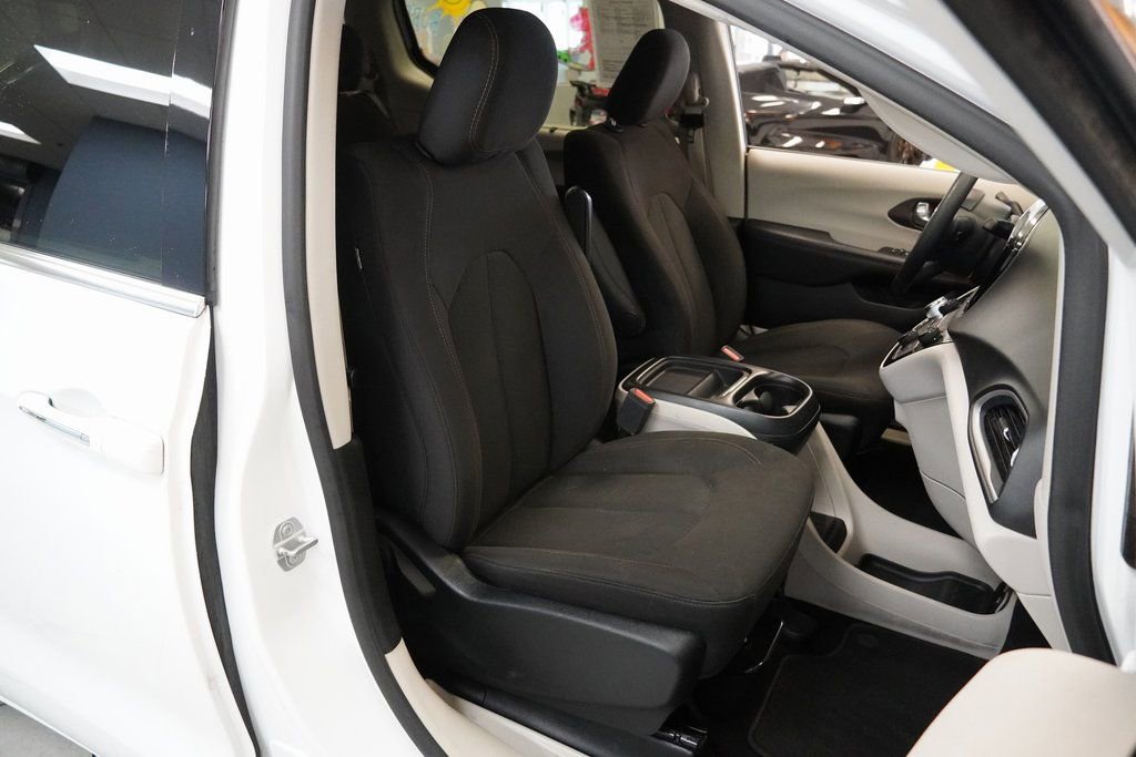 Used 2017 Chrysler Pacifica Touring Plus image 27