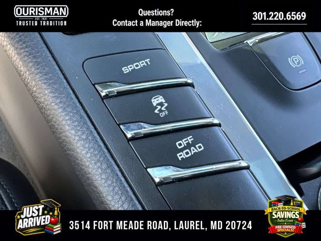 Used 2021 Porsche Macan AWD/4WD image 25