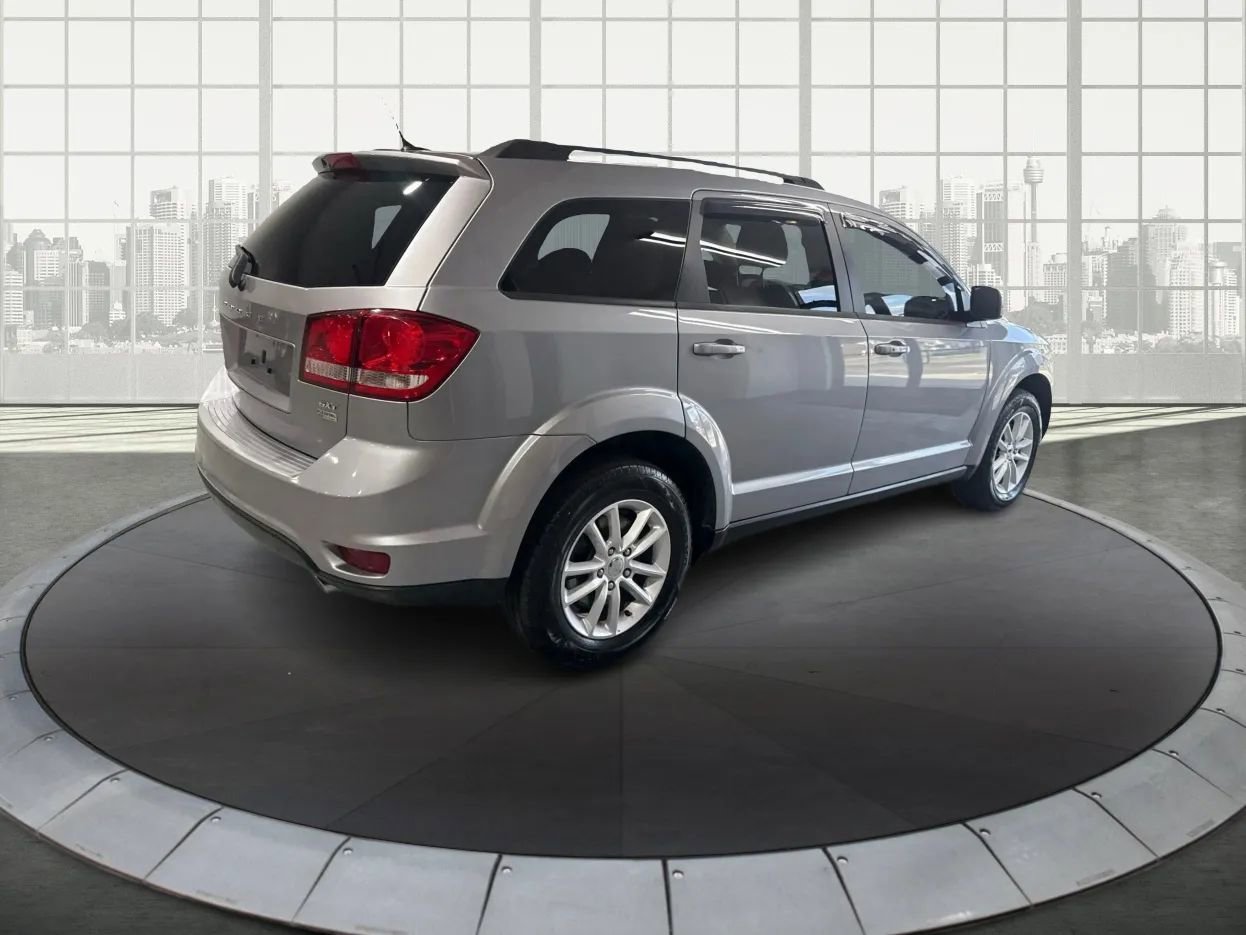 Used 2016 Dodge Journey SXT w/ Comfort/Convenience Group image 2